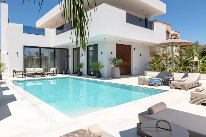 Lanik Luxury Pool Villa