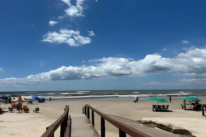 Apto 1 quadra da praia com garagem