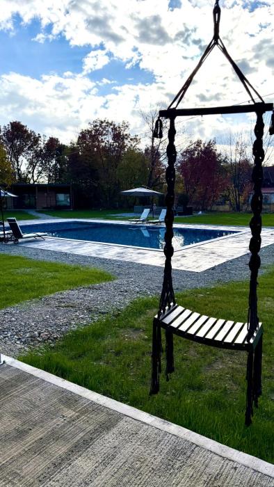 Badash Tiny Village - Tiny Houses with Heated Pool & BBQ