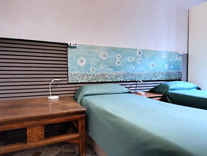 Central nice-three-room apartment with 2 bathrooms