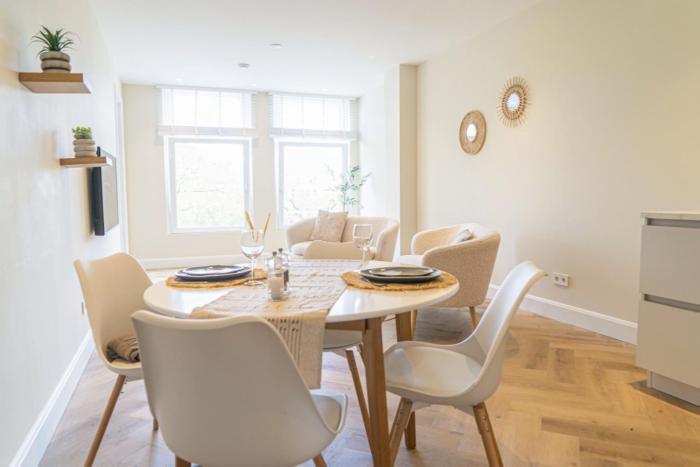 Charming Jordaan Apartment, Canal Views