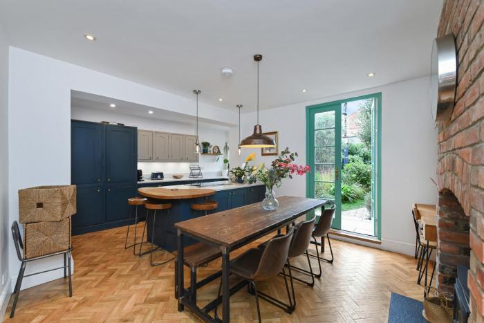 Convenient 3-Bed Near Bingham Station & Town Centre