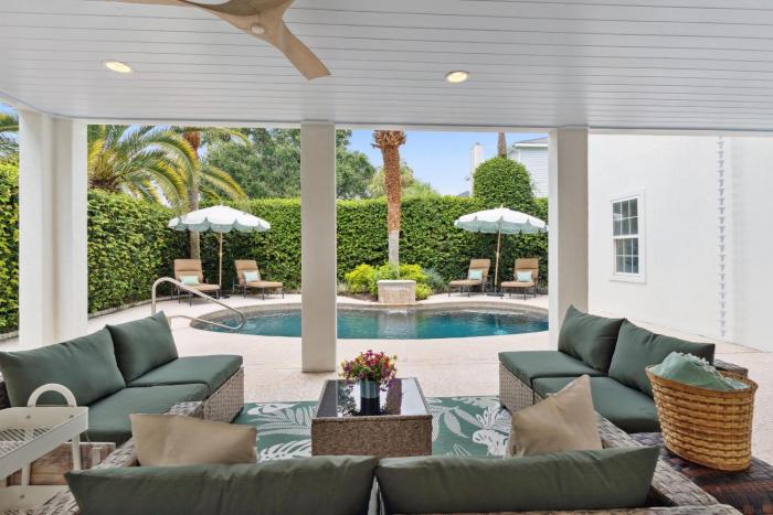 Hydrangea House - 135 Compass Point