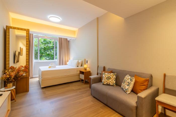 Loft com janela acustica a 5 minutos caminhando ate a praia - NSC304