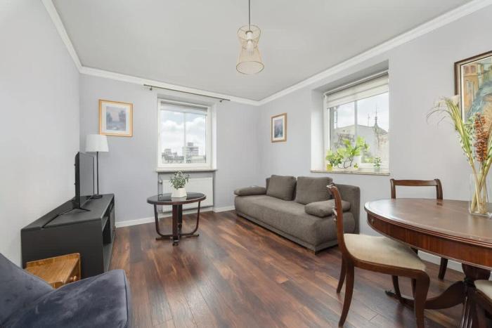 Apartament z 2 Sypialniami i Oddzielną Kuchnią w Centrum Wrocławia na 4 Pietrze by Noclegi Renters