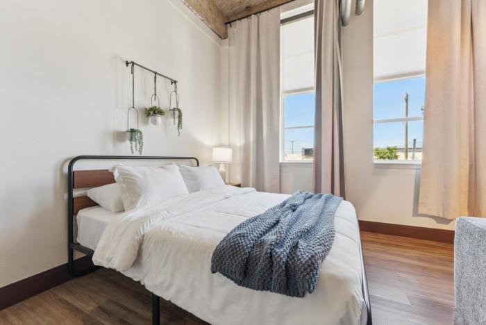 Chic Condo Close to Everything No 211