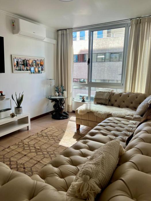 Manquehue Station, Arauco Mall and Araucano Park