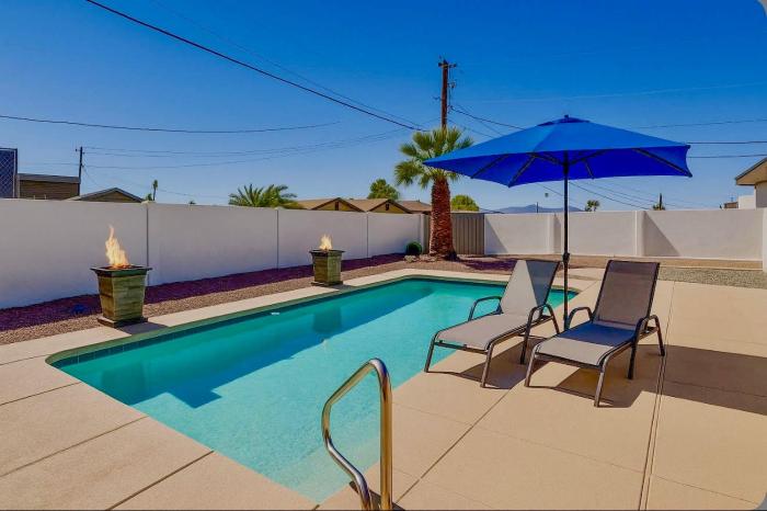 3 Mi to London Bridge Sleek Home with Outdoor Haven