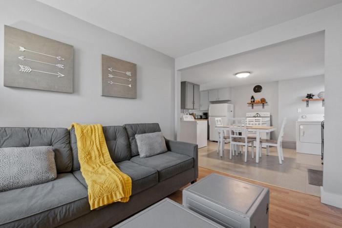 Bright Modern Open Layout 2nd Flr Short to MidTerm