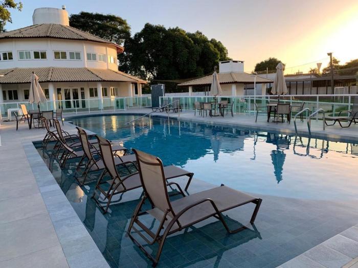 C160 Apartamento de 2 suítes com piscina na praia Cachoeira
