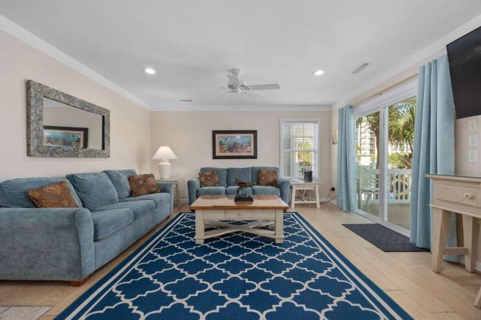 Beach Ball Private Pool Steps 2 Pier by Beach Star