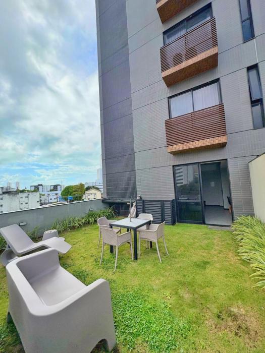 TL 207 - Apt completo com varanda no centro