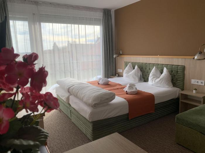 CASTLE WALL Wellness Guesthouse