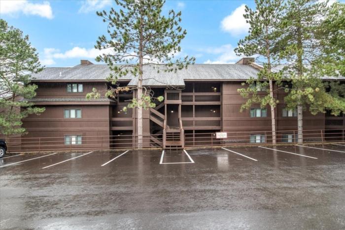 Excellent Family Stay w Boat Slip, 2 Pools, Hot Tub, Courts & Arcade Games