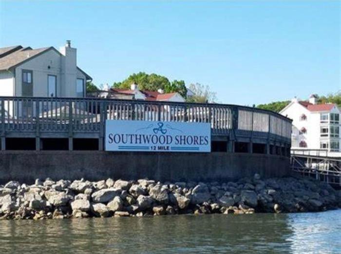 Amazing Lakefront Pool On Coveted Horseshoe Bend!