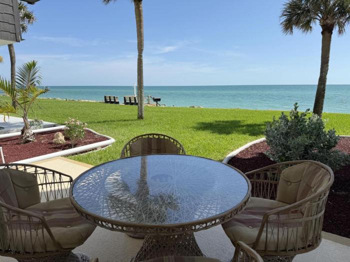 Direct Gulf Views - Beachfront Stay at Tamarind