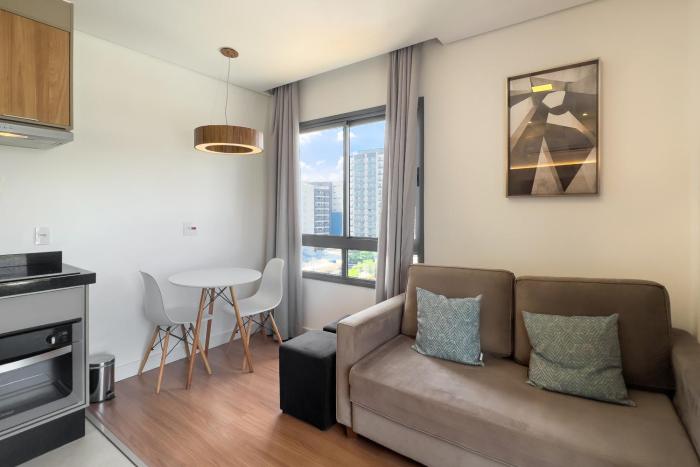 Moderno com piscina e metrô - Wecare Hosting