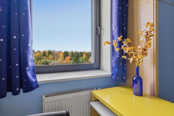 Large and modern apartment with free parking spot