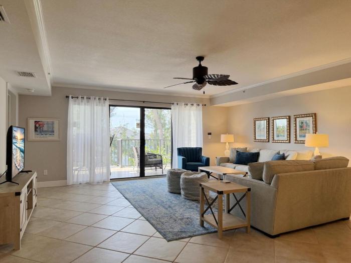 The Palms – 3BR Condo with Balcony & Pool