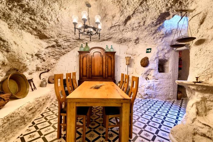 Cueva con chimenea a 20 minutos de Valencia