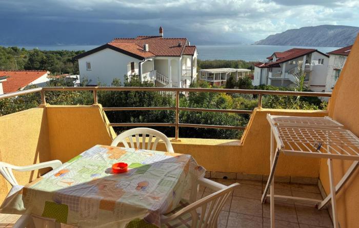 Beautiful Apartment In Lopar With Wifi