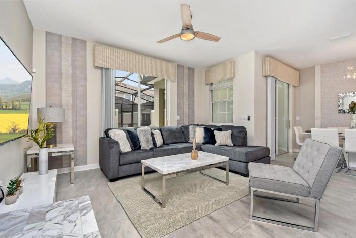 4817CO Townhouse 4 Beds & 3 Baths with Private Pool