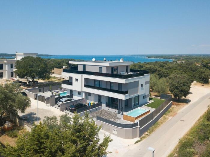 Villa in Pula with swimming pool