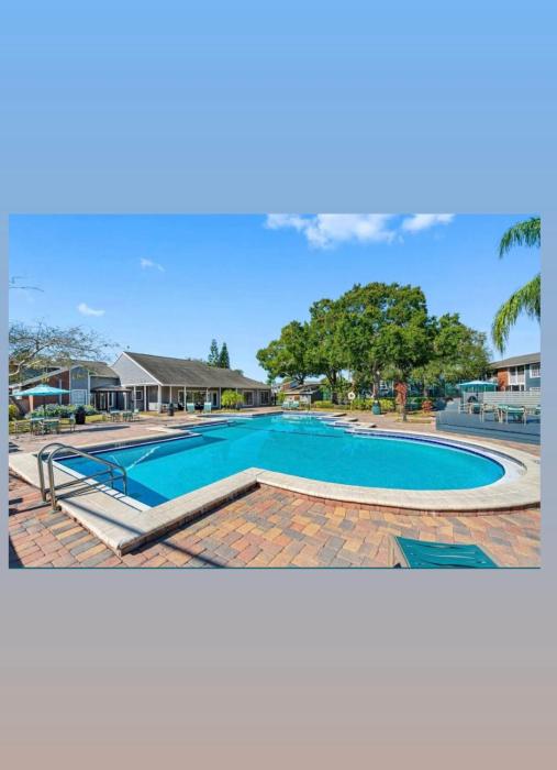 Comfortable apartment entirely by the lake