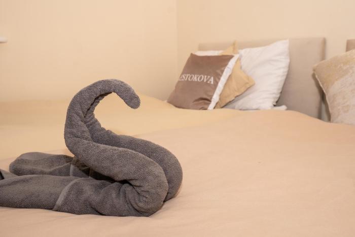 Quiet Yellow Rest House Sleeps 7