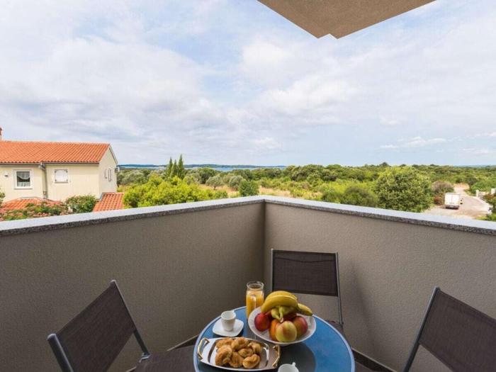 Holiday apartment in Pula with swimming pool