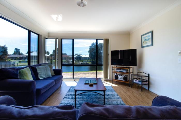 Waterfront Getaway in Sussex