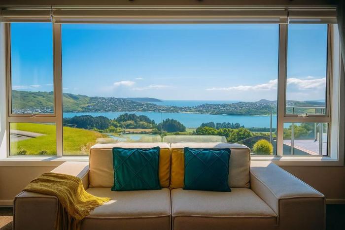 Hilltop Ocean Hideaway - Aotea Wellington