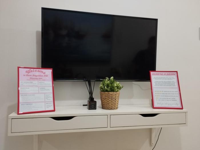 Modern MOA Escape, Work, Chill & City Views