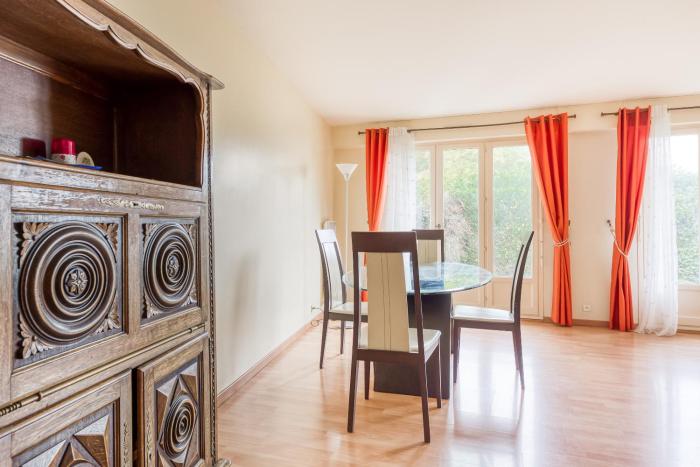 Spacious 3-Bedroom Duplex with Garden close to CDG Airport