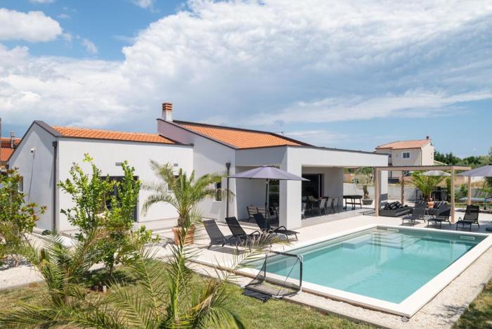 Villa Esti by Villsy