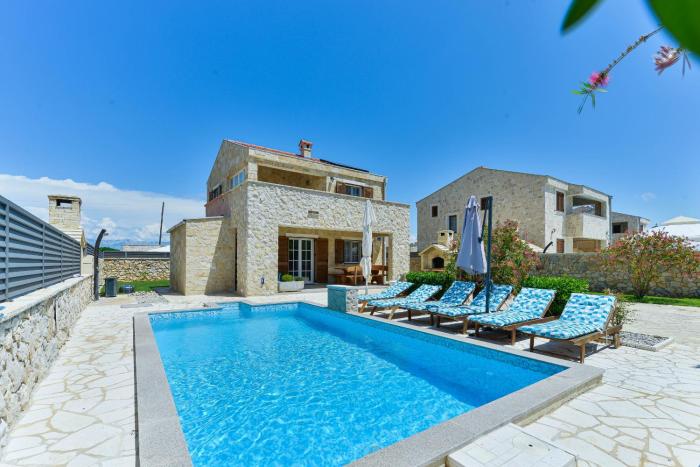 Villa Carnela with heated pool
