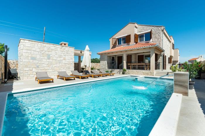 Villa Rea 3 with heated pool