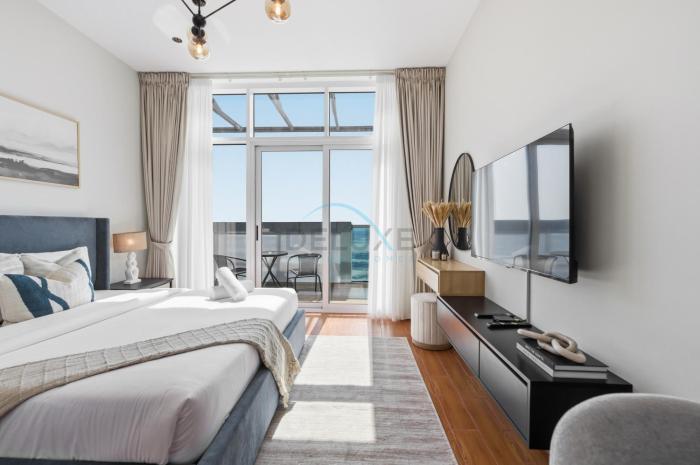 High-Floor Studio, Walking Distance to the Park and 15-Min Drive to Miracle Garden, Al Jawhara Tower, Jumeirah Village Triangle by Deluxe Holiday Homes