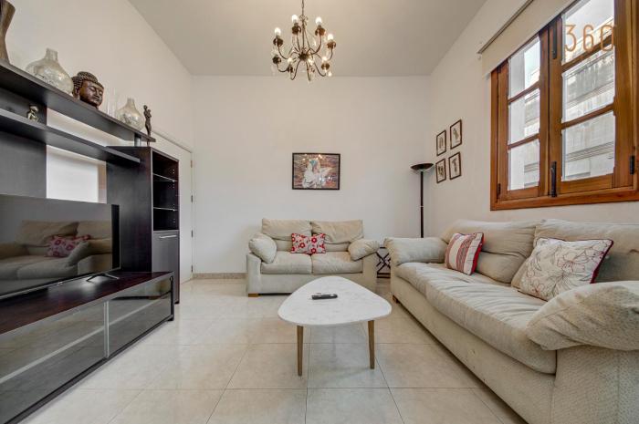 Bright Sliema Stay, Balcony Bliss & Top Location by 360 Estates