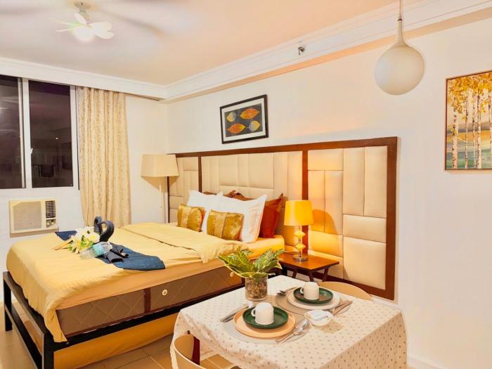 Attractive studio with Luxury bed Good for 1-4pax High speed WiFi with Netflix Free Pool & Parking