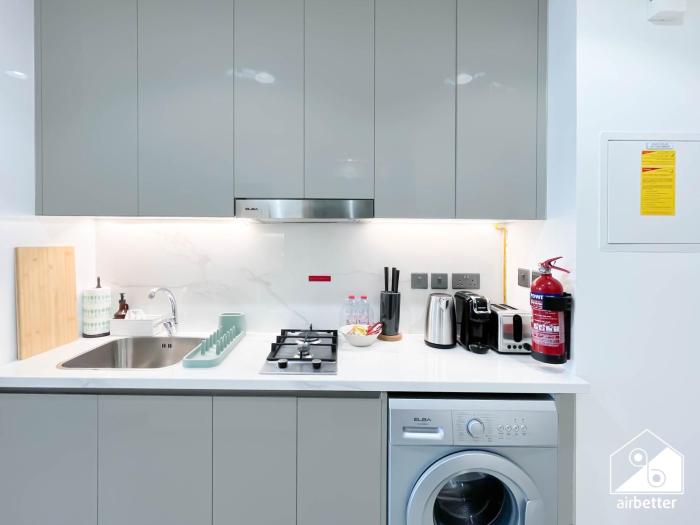 Premium Riviera Studio King Bed, Pool & Gym