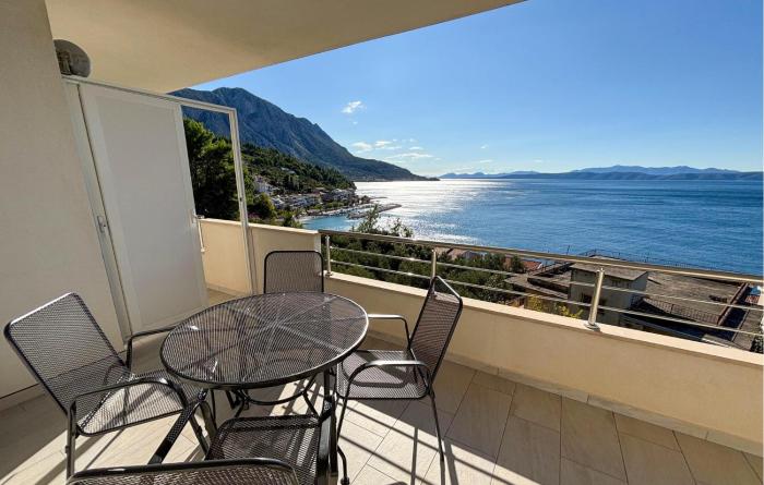 1 Bedroom Lovely Apartment In Podgora