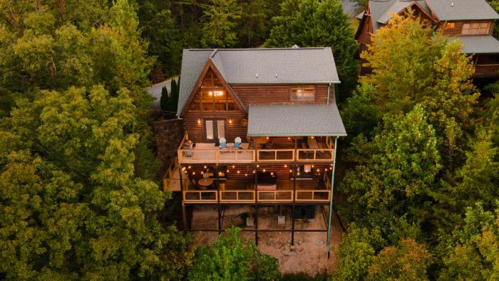 Peaceful Stay Hot Tub, Views, Near Pigeon Forge