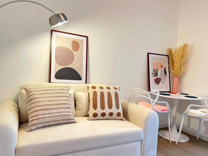 Minimalist Oasis - Monthly Stay Near Airport, Local Gems & Mall - Minimum Stay 28 Days