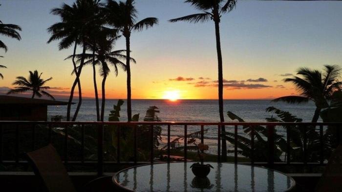 Paki Maui 207 · PM 207 BeachFront 1BD w Ocean View