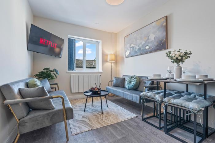 Spacious 3BR Apartment, 6 Beds, Free Parking, Fast WIFI