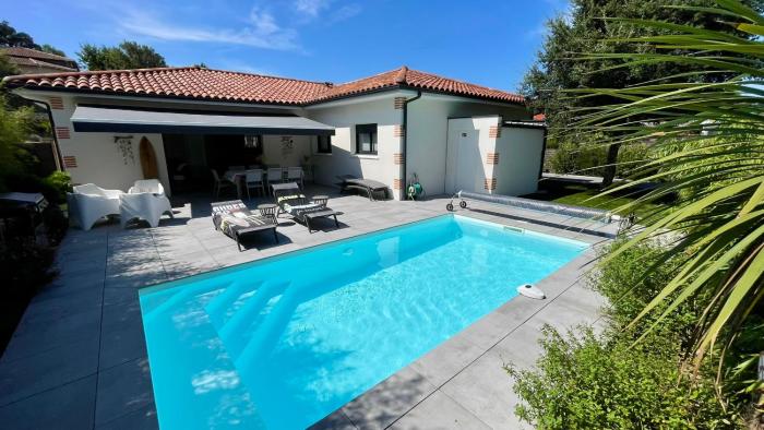 VILLA ALAÏA neuve avec piscine, pétanque proche plage et golf