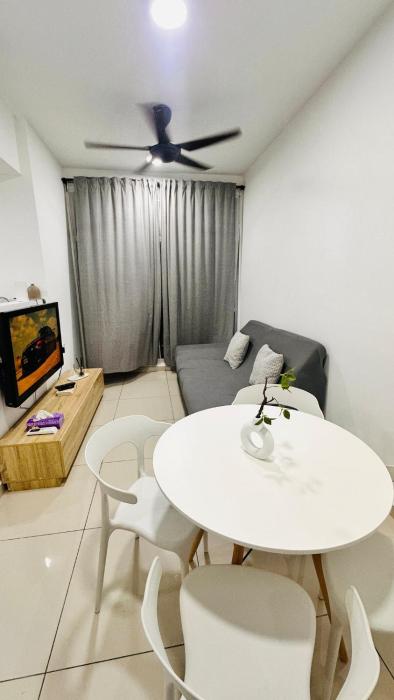 Minimalist stay Midas Seri Alam High floor