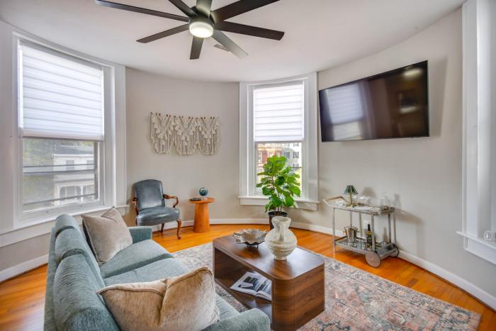 Steps to Elizabeth River and Dtwn! Portsmouth Condo