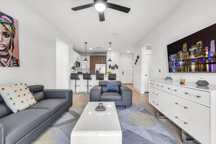 Peaceful 2BR by the Bay Pool and Coastal Vibes